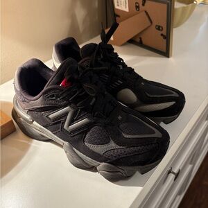 New Balance Men's Black and Gray Sneakers